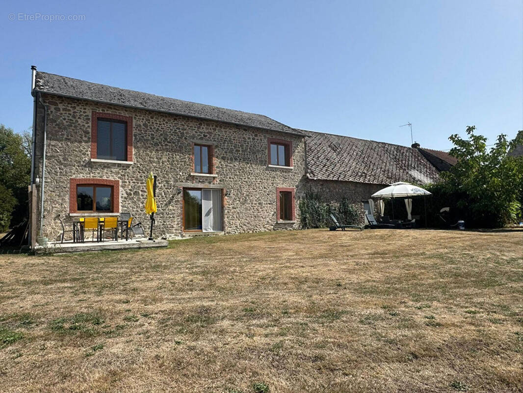 Maison à SAINT-PRIEST-LA-PLAINE