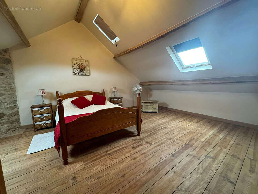 Maison à SAINT-PRIEST-LA-PLAINE