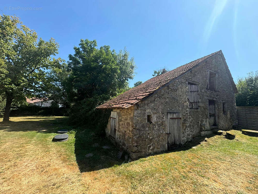 Maison à SAINT-PRIEST-LA-PLAINE