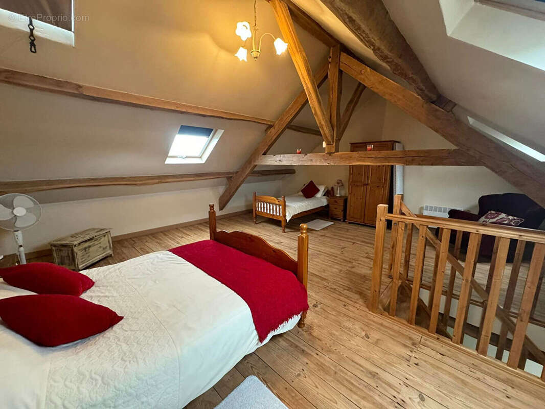 Maison à SAINT-PRIEST-LA-PLAINE