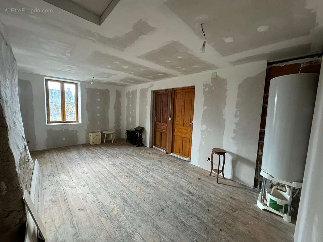 Maison à SAINT-PRIEST-LA-PLAINE