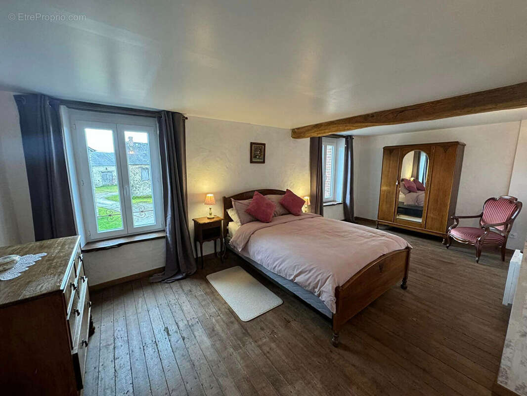 Maison à SAINT-PRIEST-LA-PLAINE