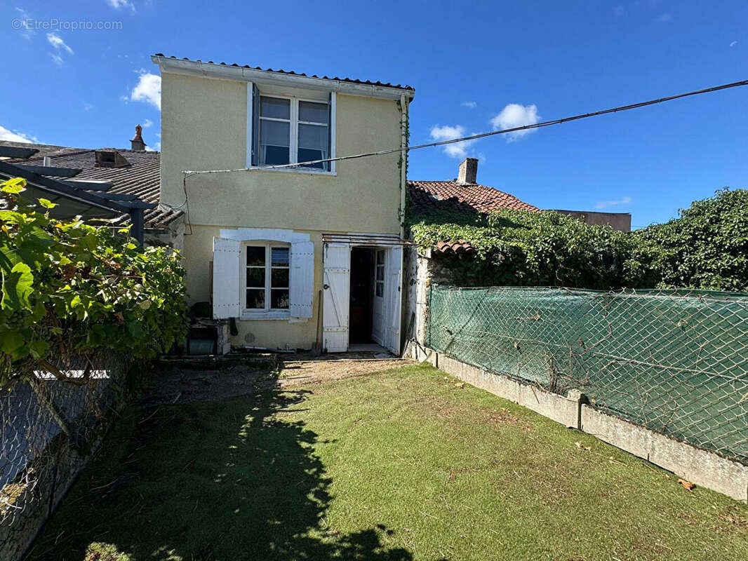 Maison à MAGNAC-LAVAL