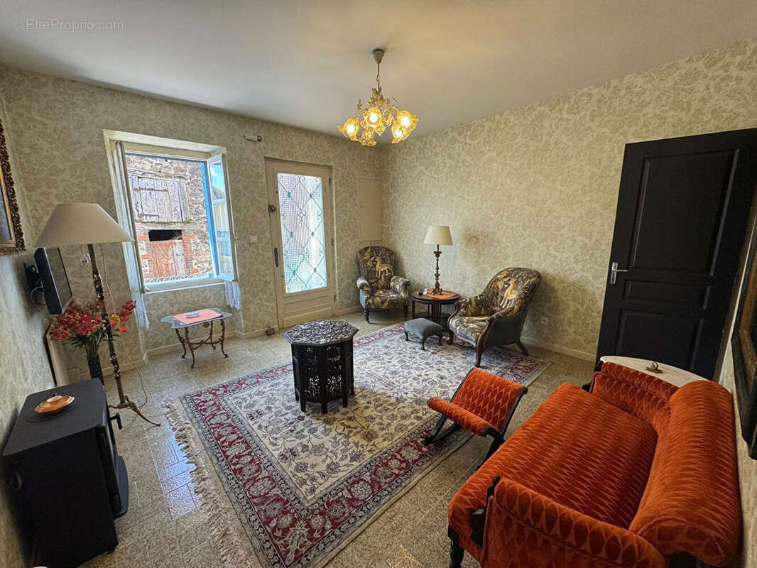 Maison à MAGNAC-LAVAL