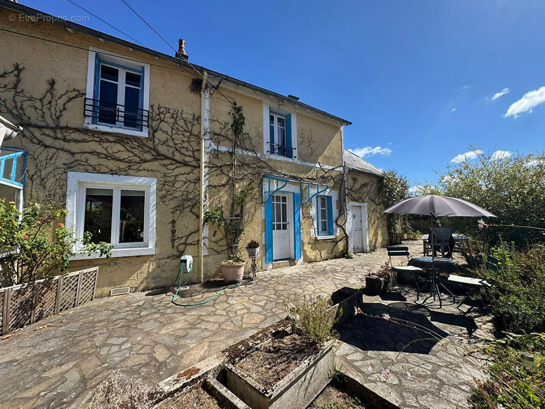 Maison à MAGNAC-LAVAL