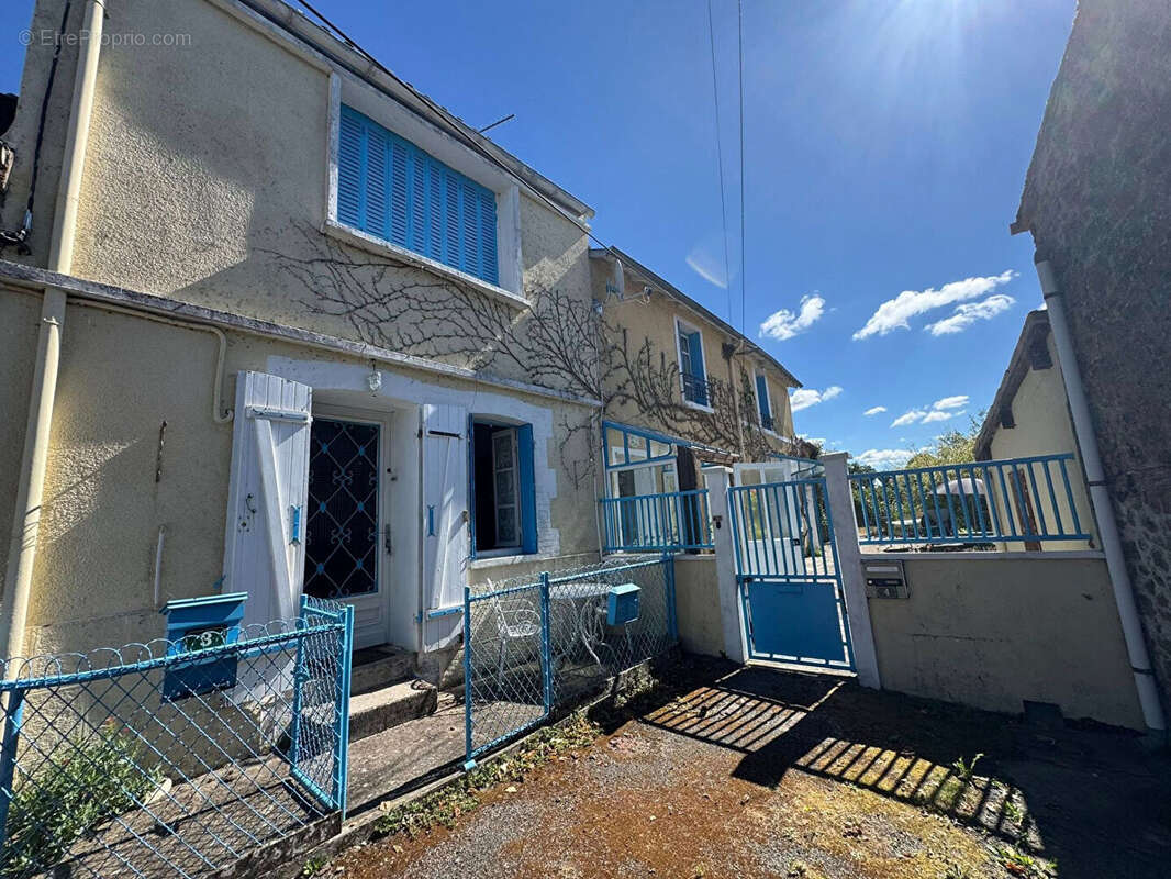 Maison à MAGNAC-LAVAL