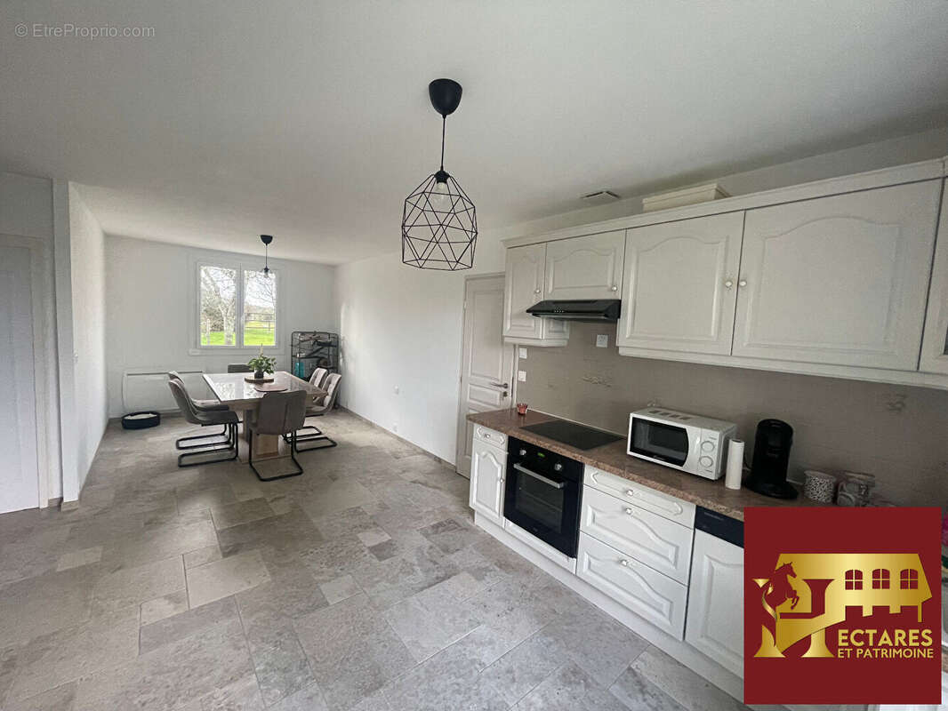 Maison à GRAND-AUVERNE