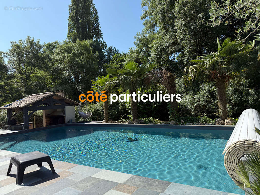 Maison à LES ARTIGUES-DE-LUSSAC