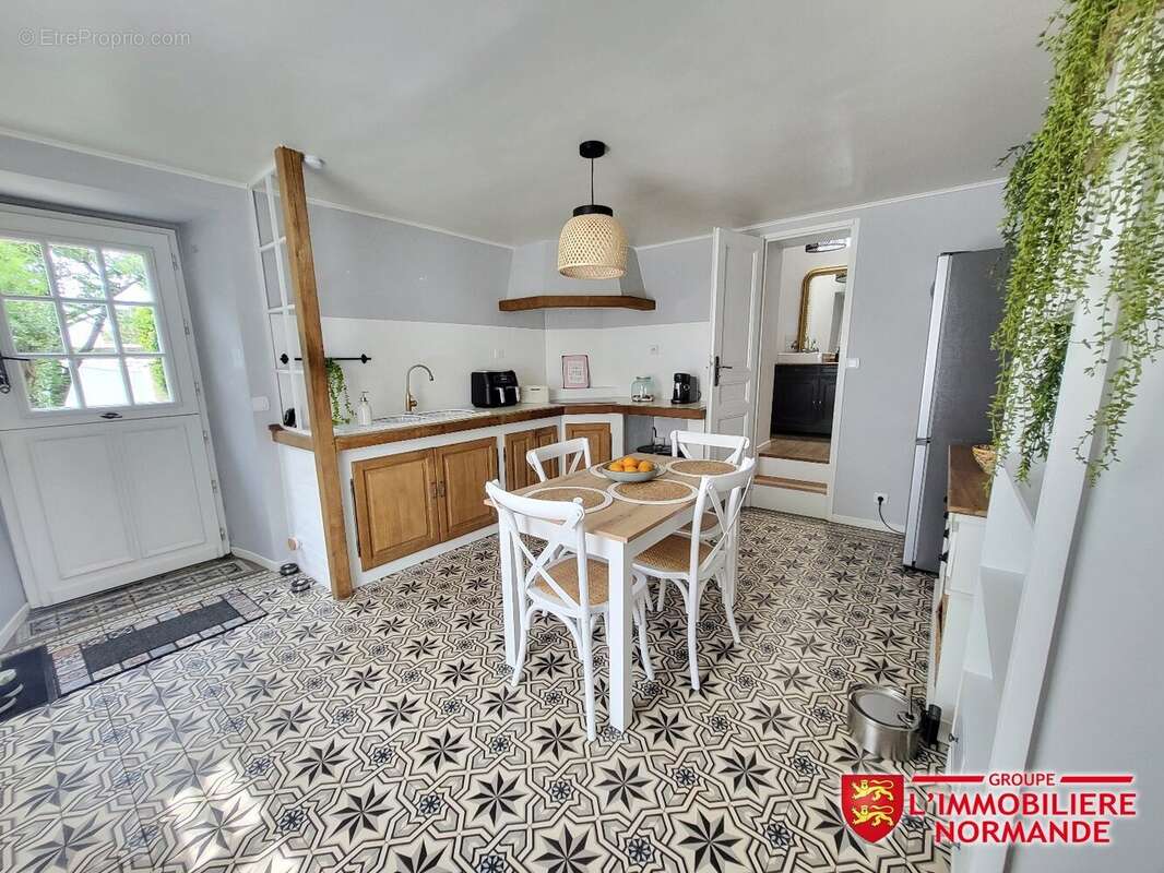 Maison à LA VILLENEUVE-EN-CHEVRIE