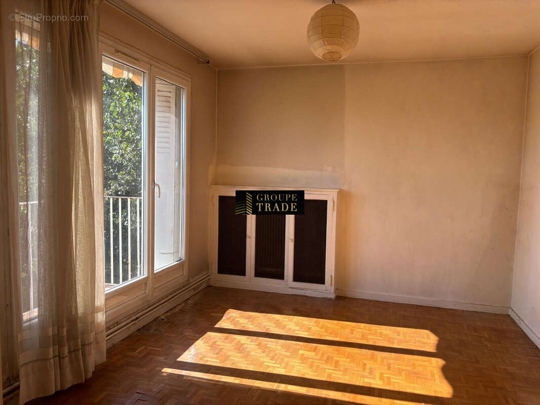 Appartement à SAINT-MAUR-DES-FOSSES