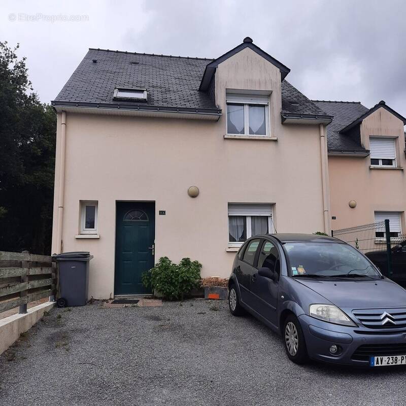 Maison à SAINT-ETIENNE-DE-MONTLUC