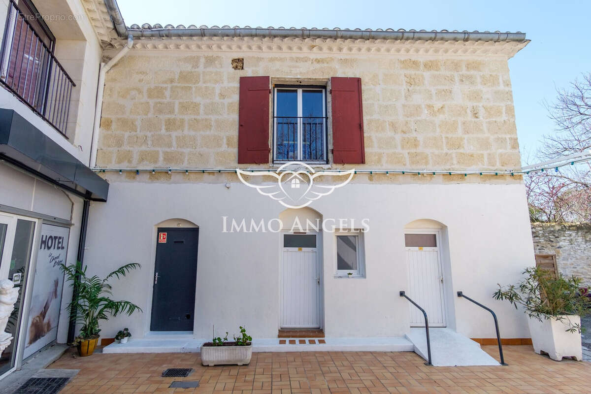 Appartement à UCHAUD