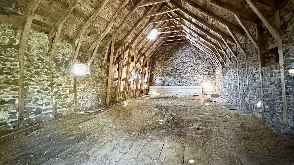 Maison à MONTPEYROUX