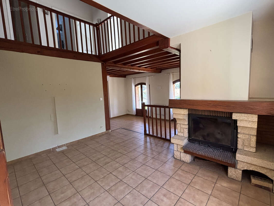 Maison à SAINT-CYR-AU-MONT-D&#039;OR