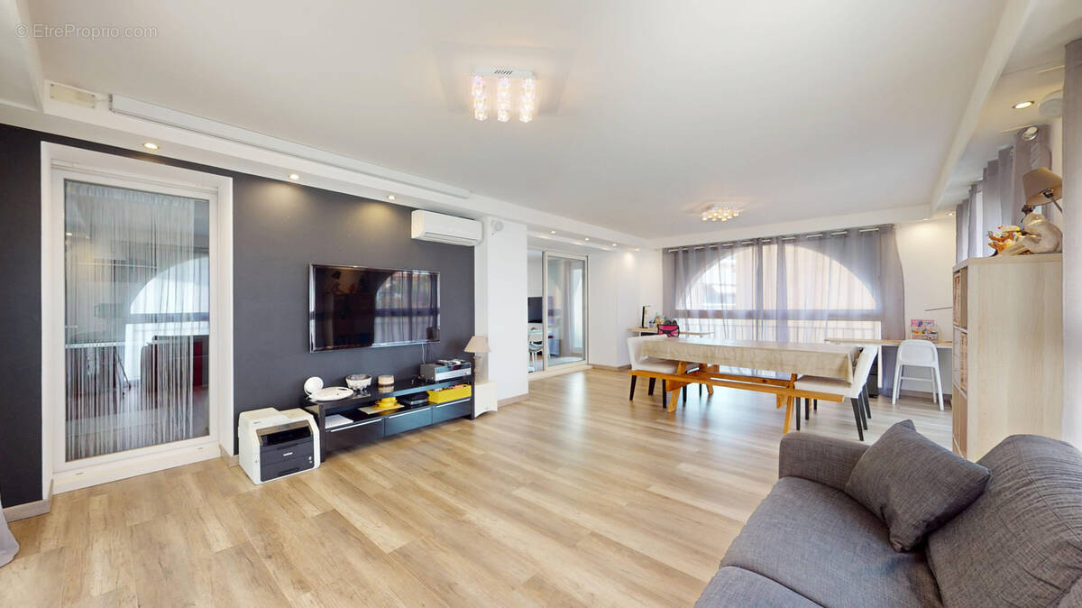 Appartement à VALLAURIS