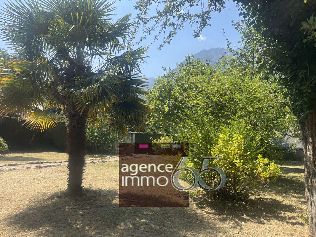 Appartement à ESQUIEZE-SERE