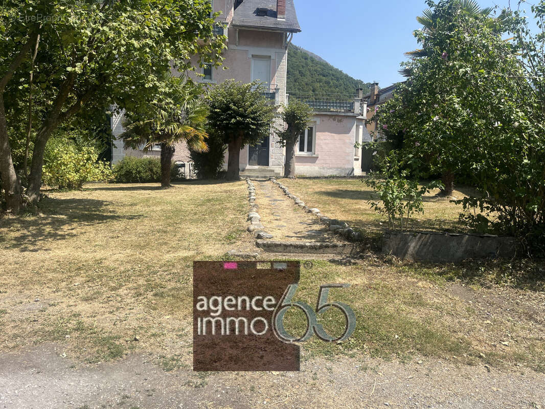 Appartement à ESQUIEZE-SERE