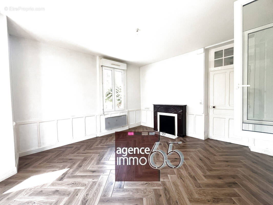 Appartement à ESQUIEZE-SERE