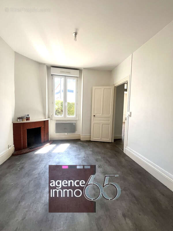 Appartement à ESQUIEZE-SERE