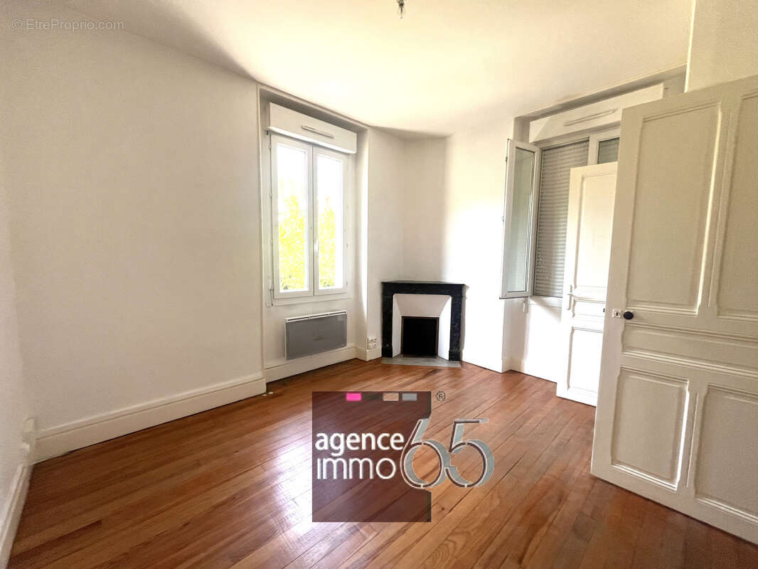 Appartement à ESQUIEZE-SERE