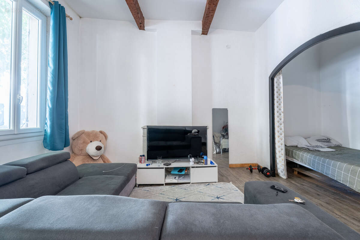 Appartement à MARSEILLE-4E