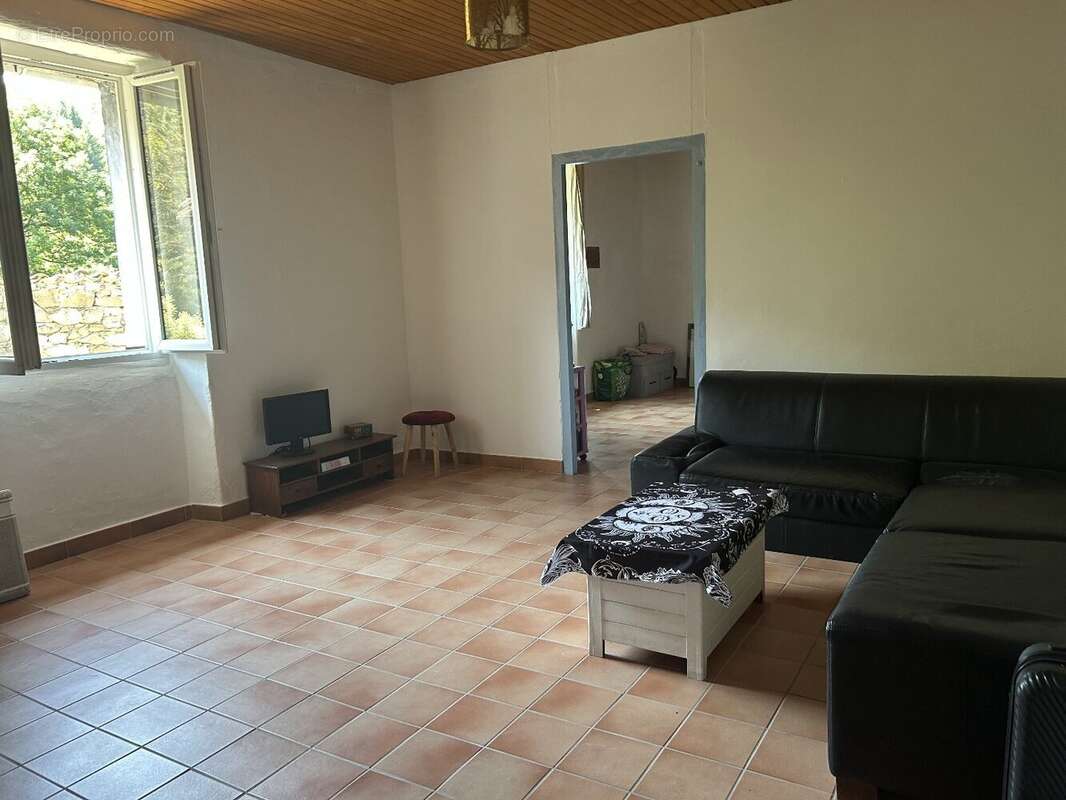 Maison à L&#039;ESTRECHURE