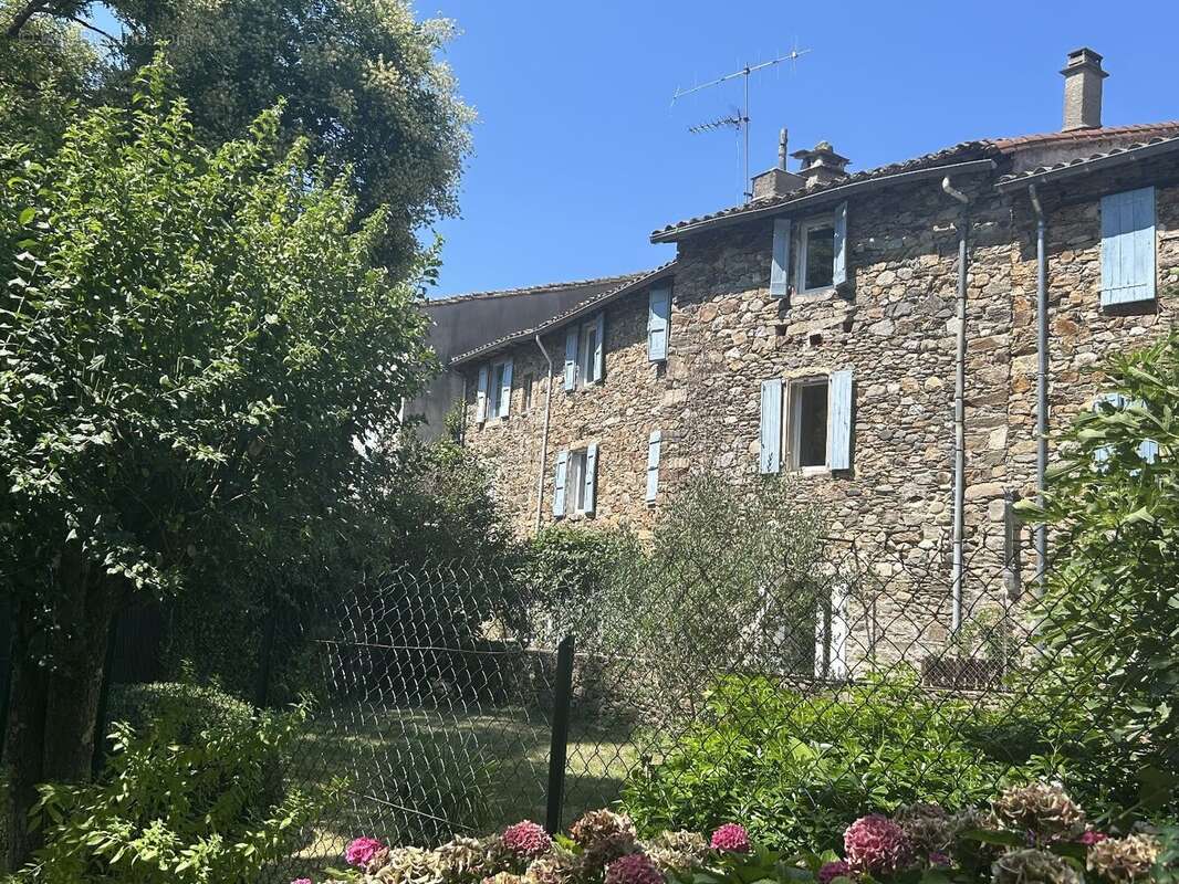 Maison à L&#039;ESTRECHURE