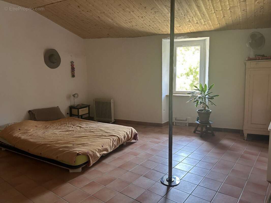 Maison à L&#039;ESTRECHURE