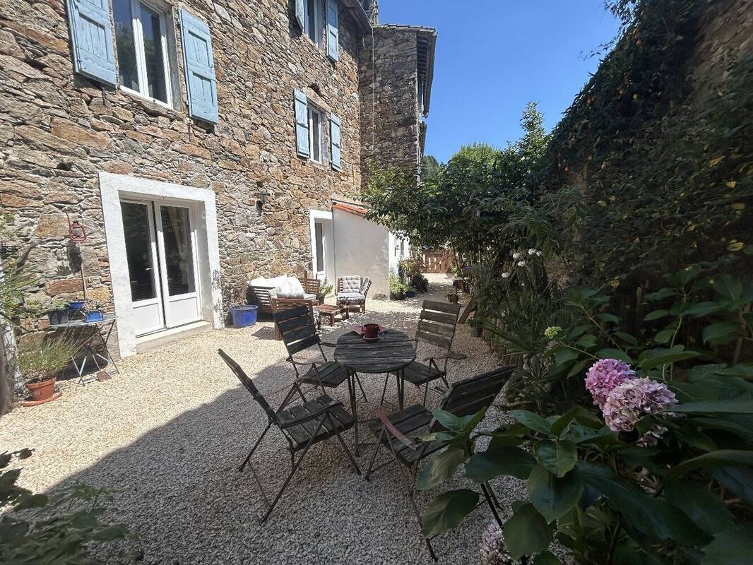 Maison à L&#039;ESTRECHURE