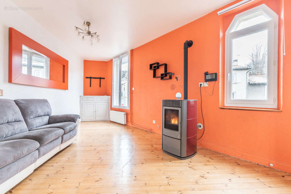 Maison à ESPALY-SAINT-MARCEL