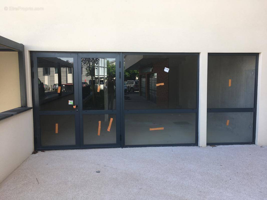 Commerce à BRUGUIERES