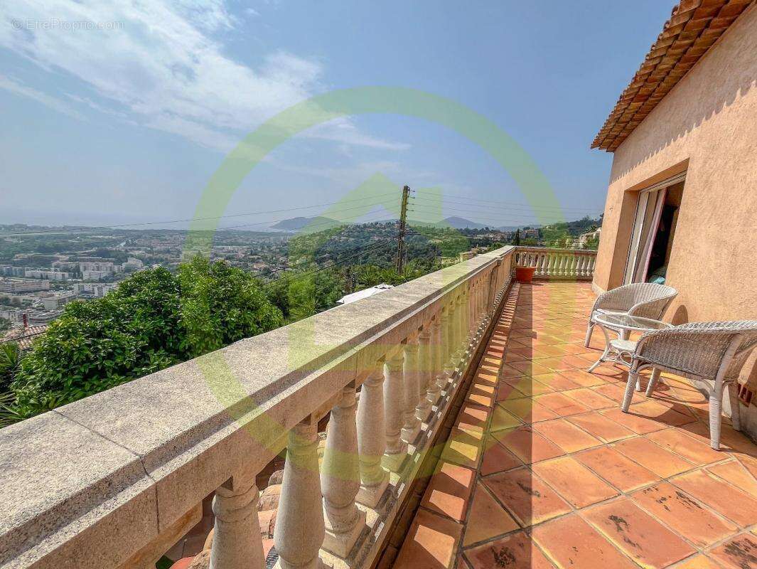 Maison à MANDELIEU-LA-NAPOULE