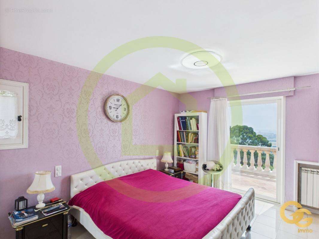 Maison à MANDELIEU-LA-NAPOULE