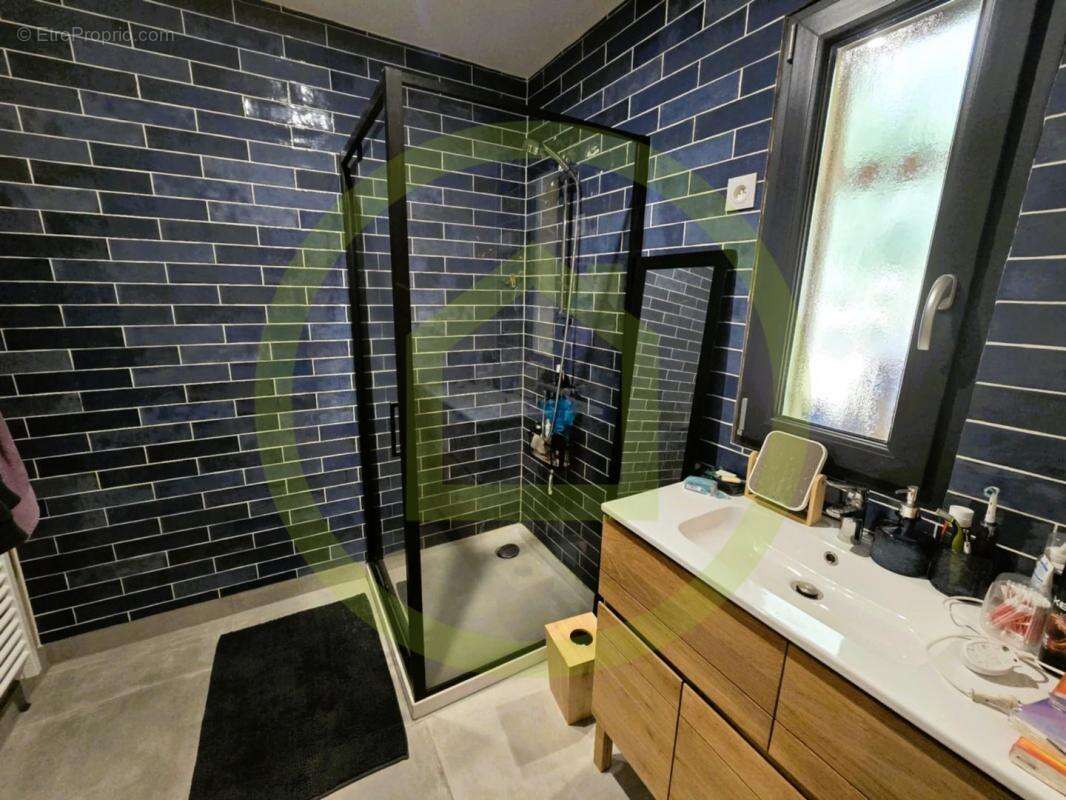 Maison à SAINT-BONNET-SUR-GIRONDE