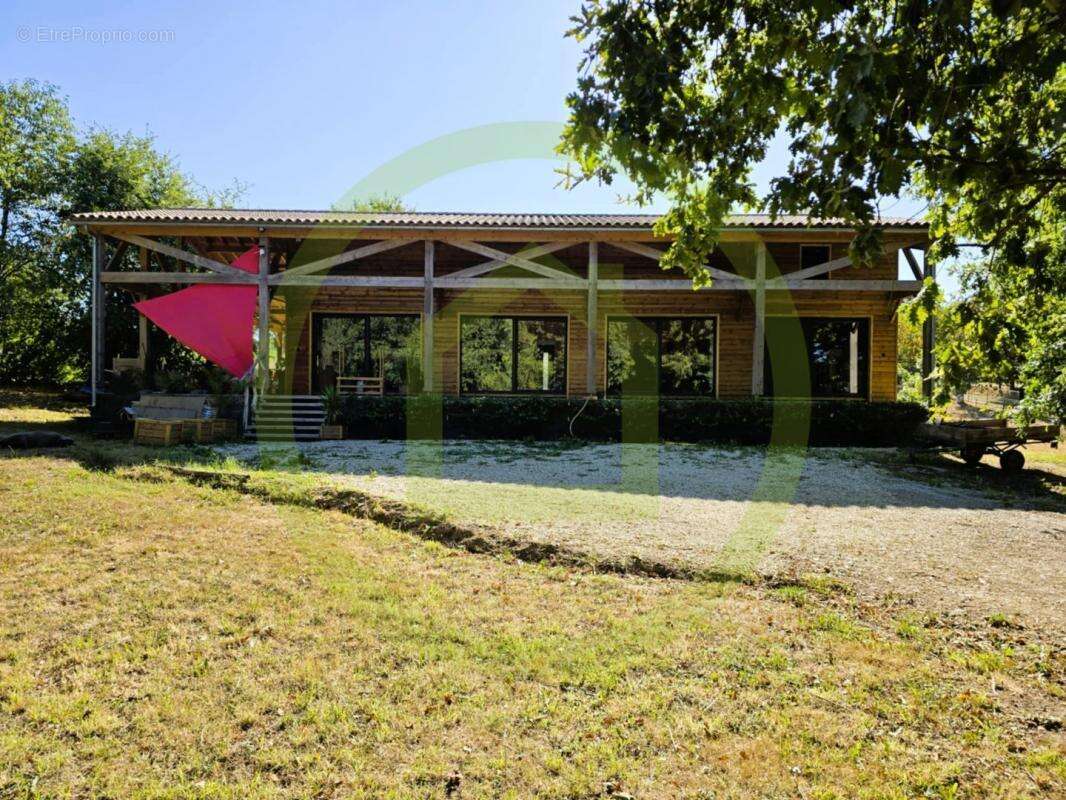 Maison à SAINT-BONNET-SUR-GIRONDE