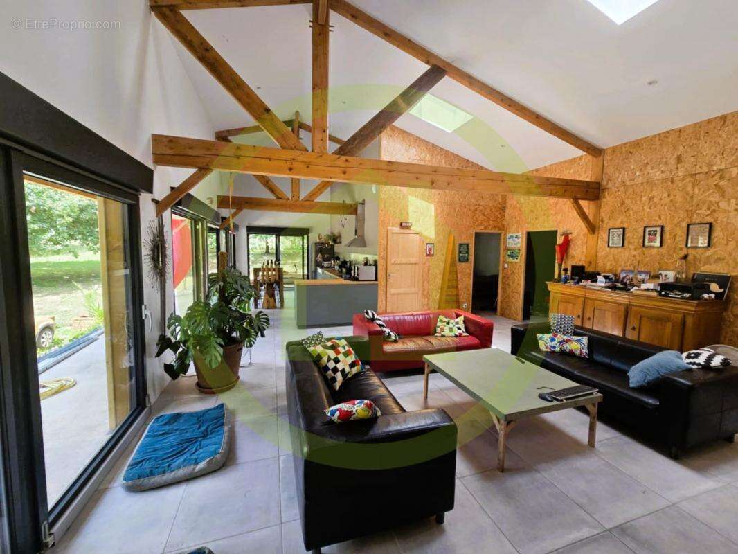 Maison à SAINT-BONNET-SUR-GIRONDE