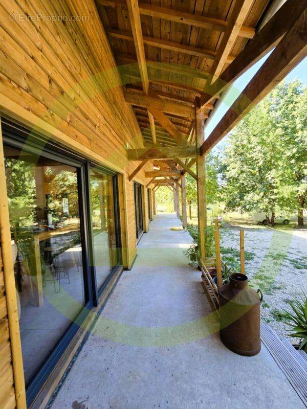 Maison à SAINT-BONNET-SUR-GIRONDE