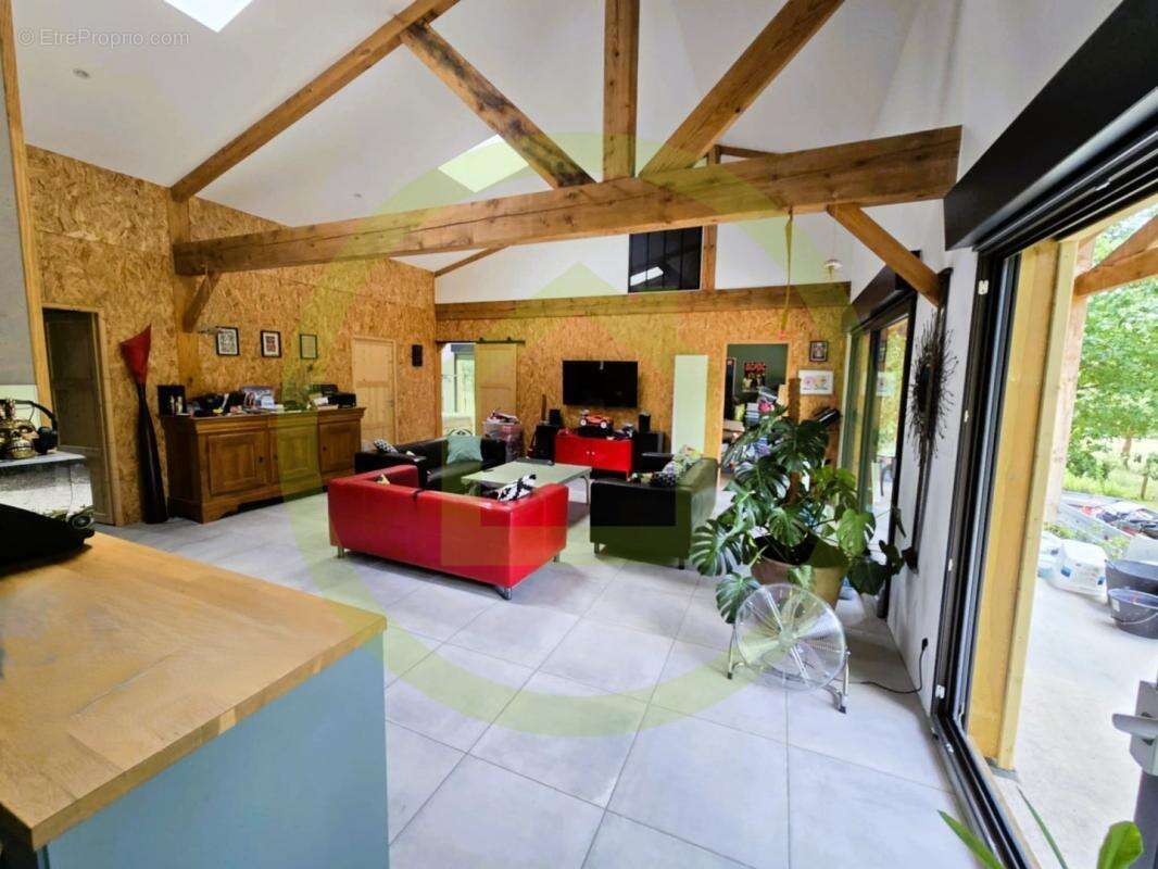 Maison à SAINT-BONNET-SUR-GIRONDE