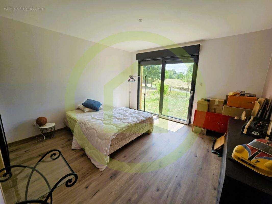 Maison à SAINT-BONNET-SUR-GIRONDE