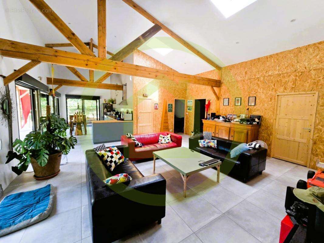 Maison à SAINT-BONNET-SUR-GIRONDE