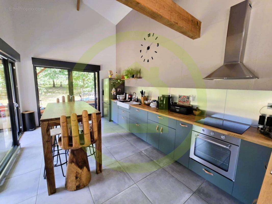 Maison à SAINT-BONNET-SUR-GIRONDE