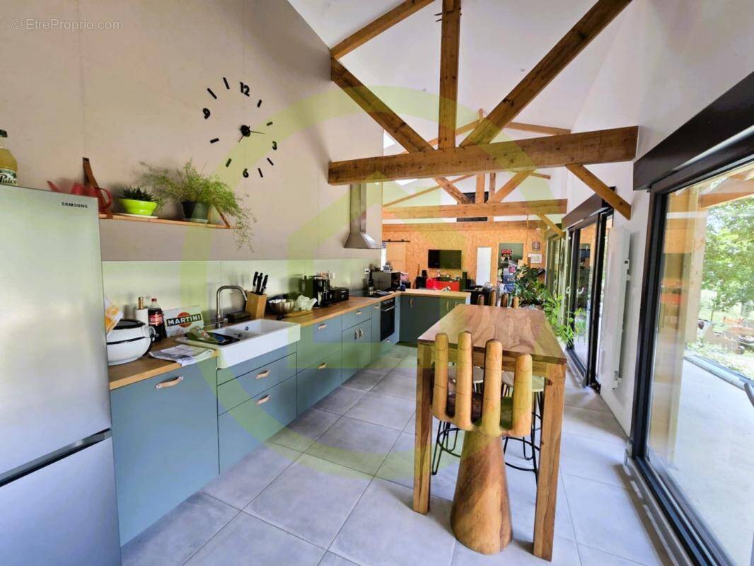 Maison à SAINT-BONNET-SUR-GIRONDE