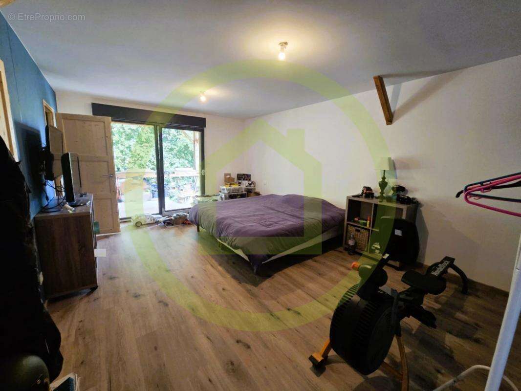 Maison à SAINT-BONNET-SUR-GIRONDE