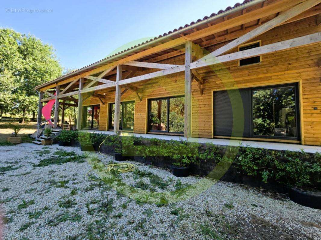 Maison à SAINT-BONNET-SUR-GIRONDE