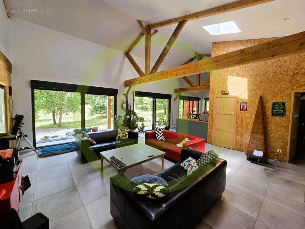 Maison à SAINT-BONNET-SUR-GIRONDE