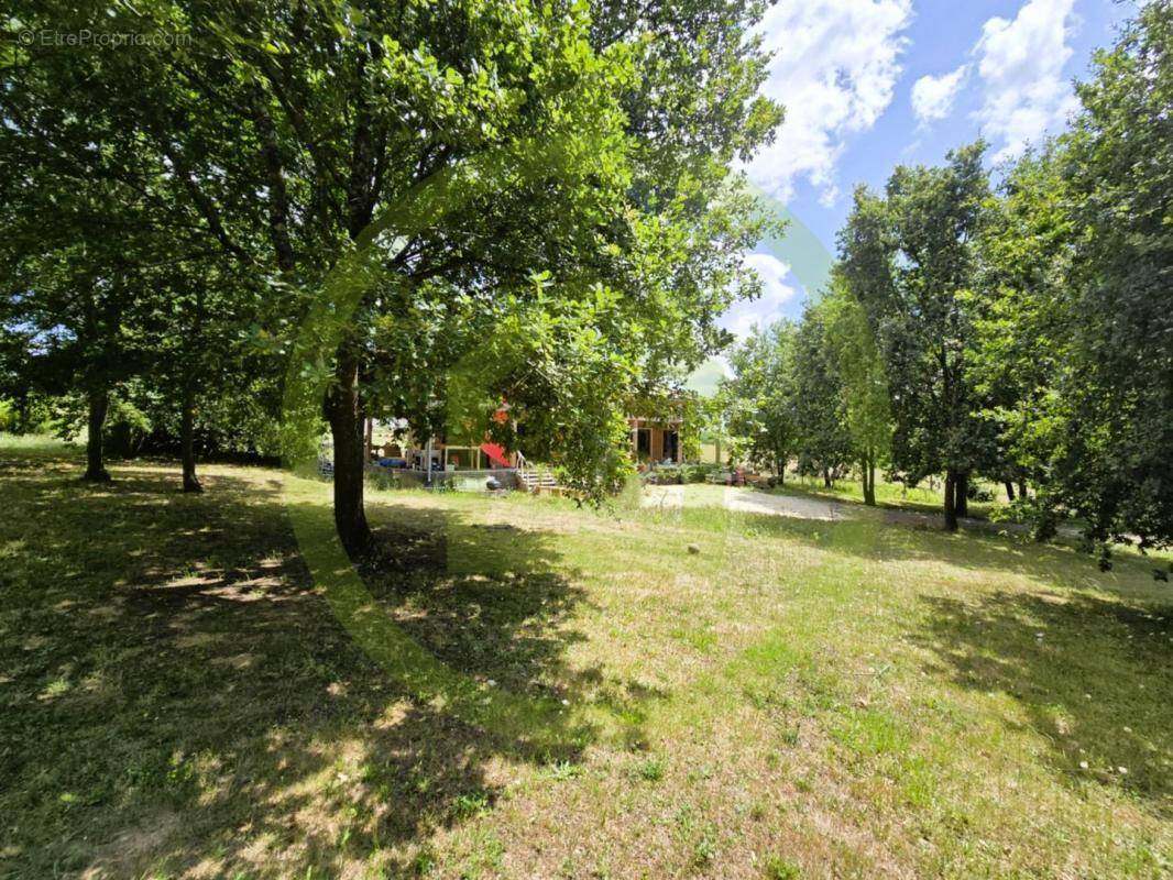 Maison à SAINT-BONNET-SUR-GIRONDE