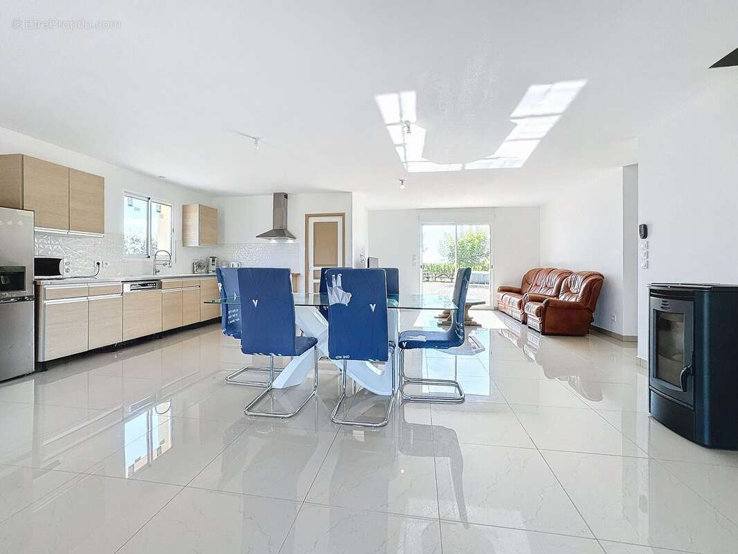 Maison à LES LEVES-ET-THOUMEYRAGUES