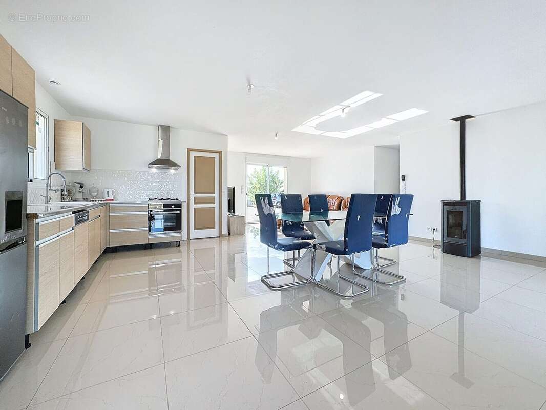 Maison à LES LEVES-ET-THOUMEYRAGUES