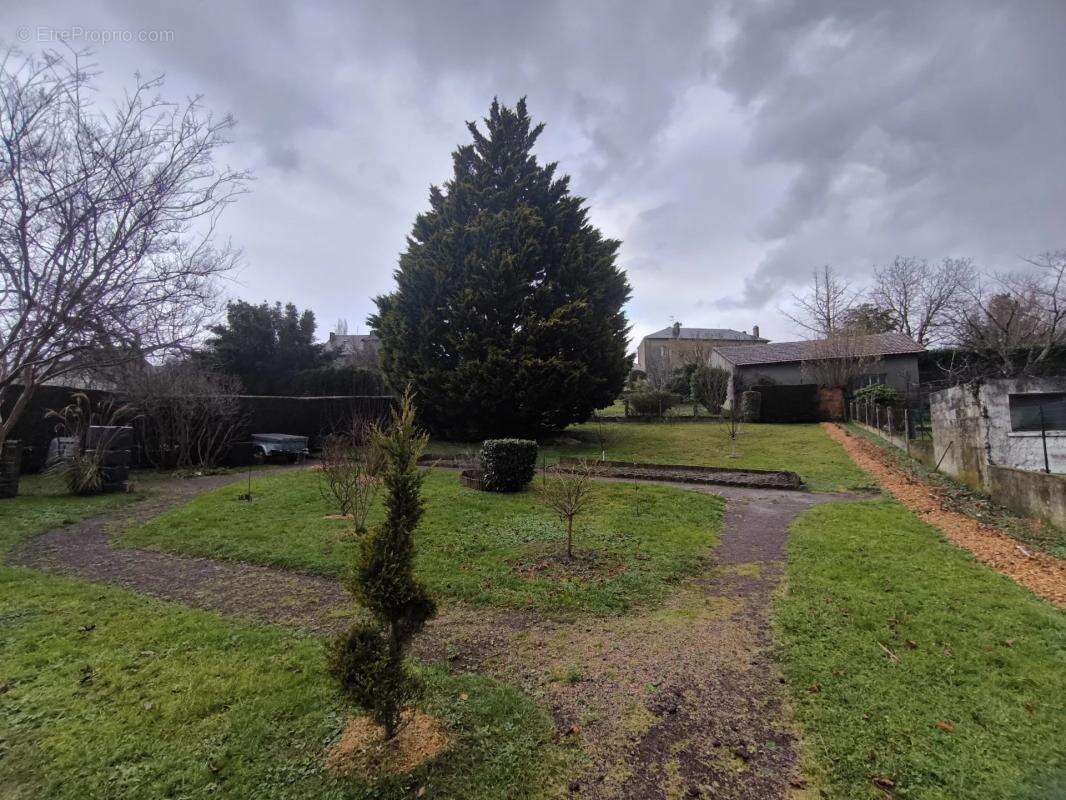 Maison à SAINT-JUNIEN