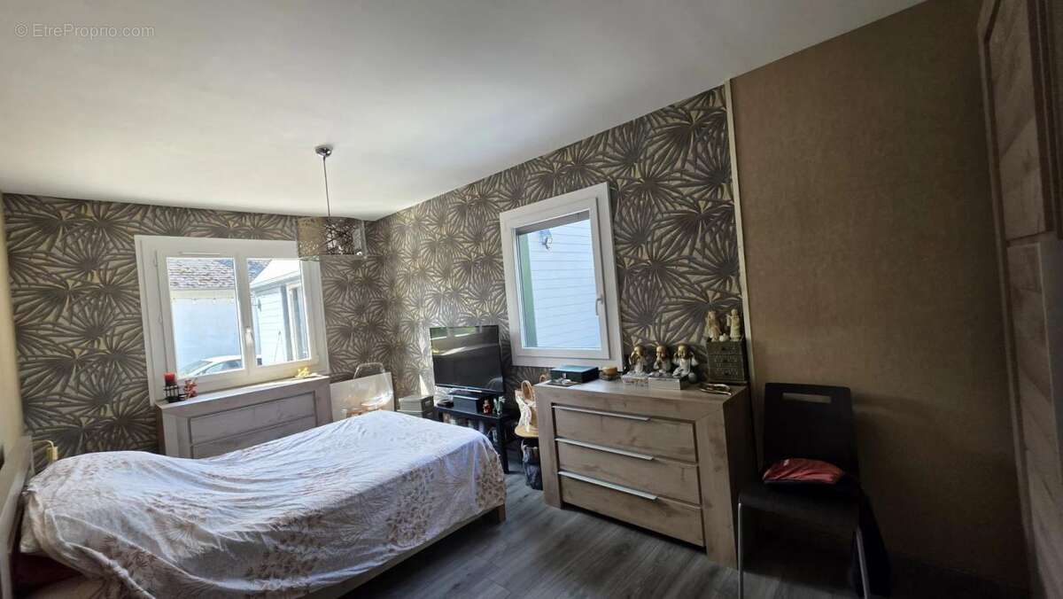 Maison à FONTAINE-LAVAGANNE